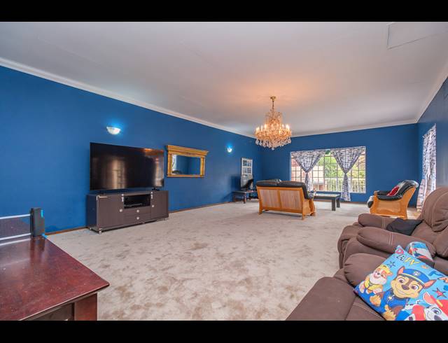 5 BEDROOM FREEHOLD FOR SALE IN BLACKHEATH
